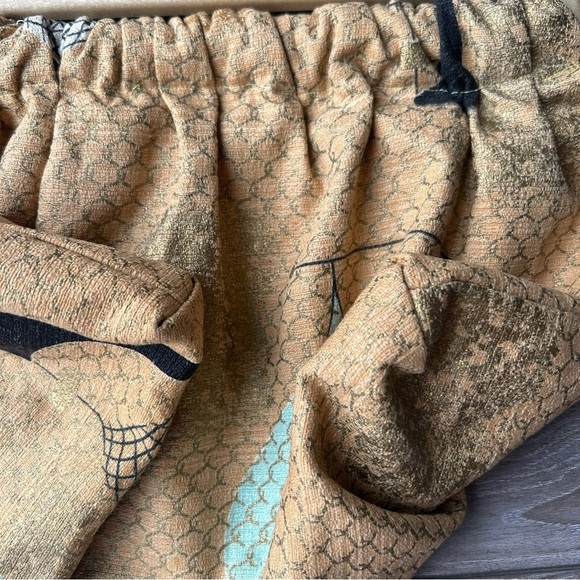 Elegant Beige Patterned Handbag - Picture 3 of 10